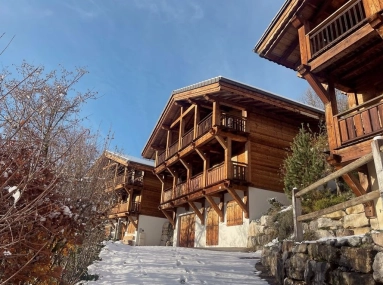 Traditionally Built Chalet with Fantastic View, Samoens for sale for 865,000€ in Haute-Savoie, Rhône-Alpes