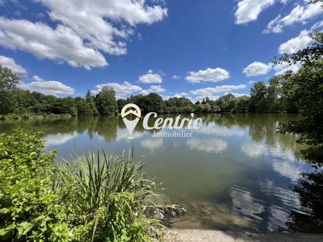 Gite and lake complex for sale for 520,000&euro; in Deux-Sèvres, Poitou-Charentes