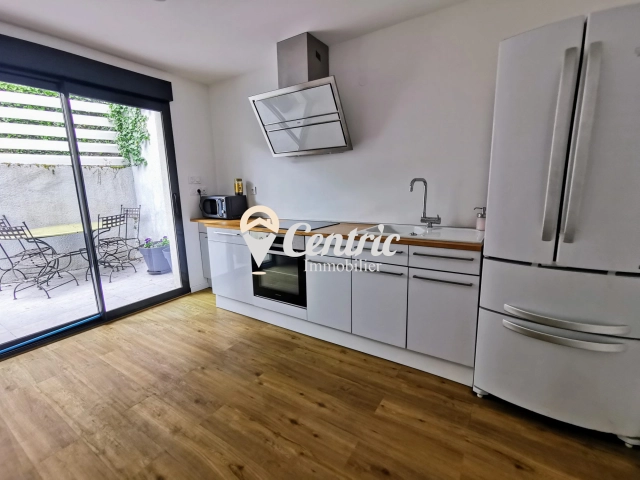 Maison de ville rénovée for sale for 198,100&euro; in Deux-Sèvres, Poitou-Charentes