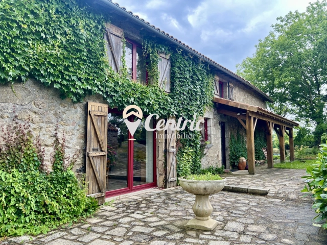 Gîte 30 personnes et maison d'habitation for sale for 676,000&euro; in Deux-Sèvres, Poitou-Charentes