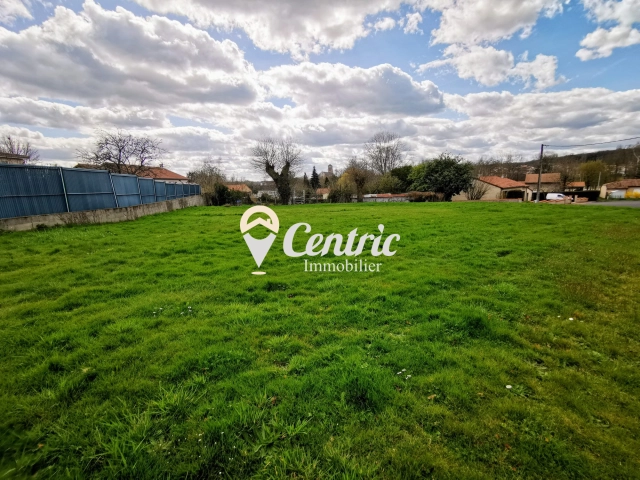 1,255m² land for sale in Deux-Sèvres, Poitou-Charentes, France - FrenchPropertyPortal.com Terrain constructible à proximité des commerces for sale for 30,412€ in Deux-Sèvres, Poitou-Charentes