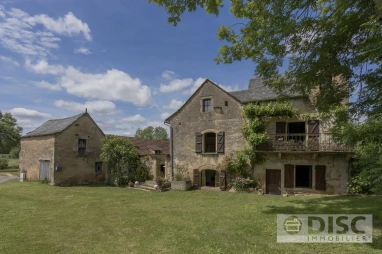 Magnificent Property Comprising Four Holiday Cottages Around a Courtyard, with Large Swimming Pool and Gardens for sale for 560,000&euro; in Tarn-et-Garonne, Midi-Pyrénées