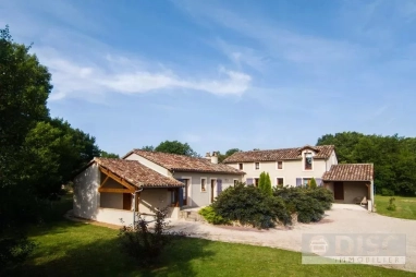 Spacious property divided into two houses with garden and swimming pool for sale for 399,000&euro; in Tarn-et-Garonne, Midi-Pyrénées