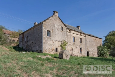 Beautiful authentic farmhouse with large barn on 7000m². for sale for 239,000&euro; in Tarn, Midi-Pyrénées