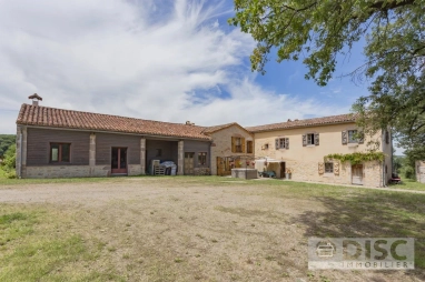 Beautiful and spacious property 10 minutes from St Antonin Noble Val, with magnificent views. for sale for 275,000&euro; in Tarn, Midi-Pyrénées