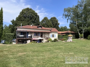 Property with heated swimming pool and over 2 hectares of land – close to Figeac for sale for 318,000&euro; in Lot, Midi-Pyrénées