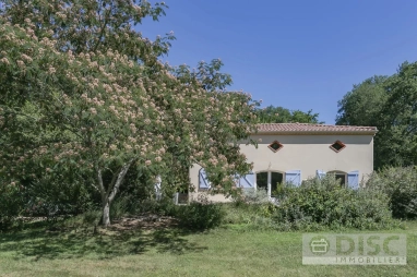 Spacious and Bright House with Large Garden in the Aveyron Gorges for sale for 350,000&euro; in Tarn, Midi-Pyrénées
