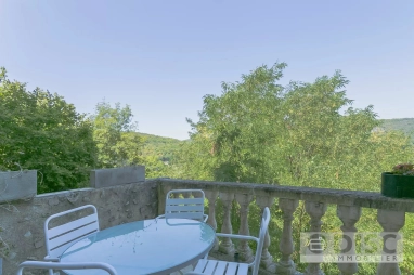 Charming apartment with terrace and gorge views in medieval Penne for sale for 120,000&euro; in Tarn, Midi-Pyrénées