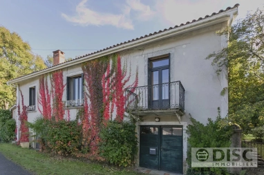Bright and comfortable house with guest cottage, garden and swimming pool for sale for 319,000&euro; in Tarn-et-Garonne, Midi-Pyrénées
