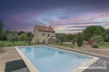 Beautiful fully renovated house with swimming pool, garage, barn and over one hectare of land for sale for 350,000&euro; in Tarn-et-Garonne, Midi-Pyrénées