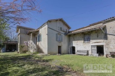 Authentic farmhouse with 3 hectares, outbuildings of adjoining land. for sale for 245,000&euro; in Tarn-et-Garonne, Midi-Pyrénées