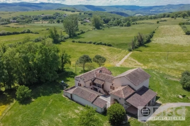 Beautiful farmhouse with courtyard large barn and 2.3 hectares of land. for sale for 350,000&euro; in Tarn, Midi-Pyrénées