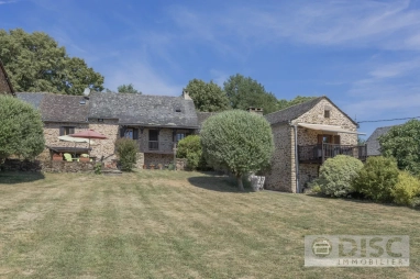 Beautiful property with spacious independent gîte, outbuilding, swimming pool and stunning views for sale for 425,000&euro; in Tarn, Midi-Pyrénées