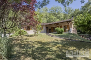 Single-storey house with views, garden and large garage just 2 km from Saint-Antonin-Noble-Val for sale for 265,000&euro; in Tarn-et-Garonne, Midi-Pyrénées