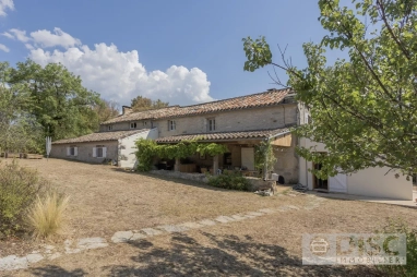 Spacious stone property with swimming pool and 3.8 hectares of land for sale for 510,000&euro; in Tarn-et-Garonne, Midi-Pyrénées