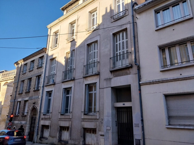 
Immeuble Poitiers 7 pièces 240 m2
 for sale for 445,200&euro; in Vienne, Poitou-Charentes
