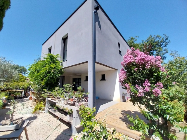 6 Bedroom(s) - 1,258m² land for sale in Vienne, Poitou-Charentes, France - FrenchPropertyPortal.com
Montamisé, pavillon 8 pièces - 230 m2
for sale for 378,000€ in Vienne, Poitou-Charentes