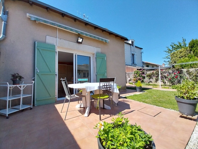 3 Bedroom(s) - 1 Bathroom(s) - 325m² land for sale in Vienne, Poitou-Charentes, France - FrenchPropertyPortal.com
Maison Poitiers quartier Pont Neuf
for sale for 295,000€ in Vienne, Poitou-Charentes