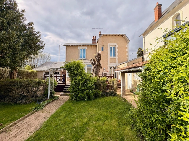 4 Bedroom(s) - 1 Bathroom(s) - 532m² land for sale in Vienne, Poitou-Charentes, France - FrenchPropertyPortal.com
Maison 7 pièces, Poitiers Sud
for sale for 328,600€ in Vienne, Poitou-Charentes