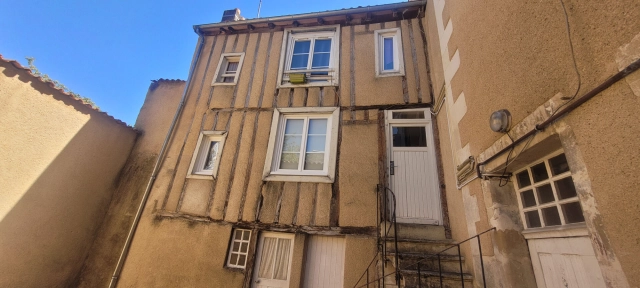 
Charmant studio à vendre au dernier étage en plein coeur de Poitiers !
 for sale for 60,000&euro; in Vienne, Poitou-Charentes