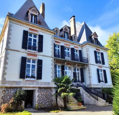 Superbe Château with 4 hectares of park and prairie for sale for 599,000&euro; in Pyrénées-Atlantiques, Aquitaine