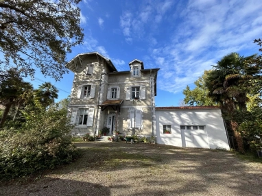 Beautiful Maison de Maître with independent apartment for sale for 450,000&euro; in Pyrénées-Atlantiques, Aquitaine