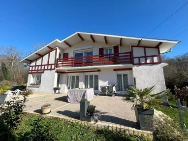Beautifully maintained home with independent apartment and spa for sale for 386,000&euro; in Pyrénées-Atlantiques, Aquitaine
