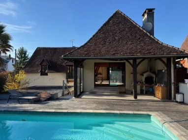 Family home with pool and garden for sale for 367,500&euro; in Pyrénées-Atlantiques, Aquitaine