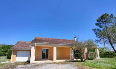 Single storey house with three bedrooms, terrace, garden and garage for sale for 325,500&euro; in Pyrénées-Atlantiques, Aquitaine