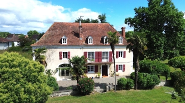 Country house in a lush setting for sale for 475,000&euro; in Pyrénées-Atlantiques, Aquitaine