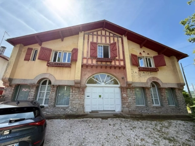 Beautiful town house with garden for sale for 449,000&euro; in Pyrénées-Atlantiques, Aquitaine