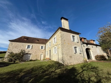 Beautiful Bearnaise country home with outbuilding and swimming pool for sale for 449,000&euro; in Pyrénées-Atlantiques, Aquitaine