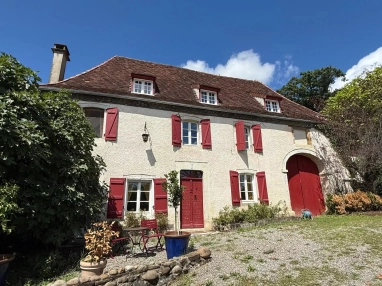 Beautiful village house with independent gîte and 6500m² of park for sale for 425,000&euro; in Pyrénées-Atlantiques, Aquitaine