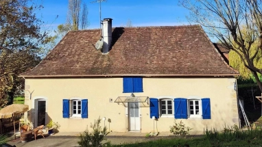Beautiful 19th-century house close to the center of town with a garden and garage for sale for 299,000&euro; in Pyrénées-Atlantiques, Aquitaine