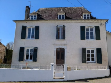 Pretty village house with garden and garage for sale for 220,000&euro; in Pyrénées-Atlantiques, Aquitaine