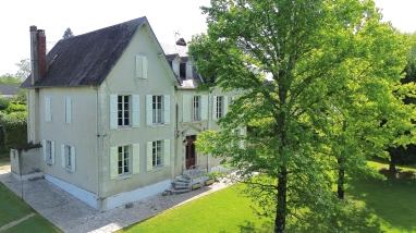 Navarrenx, a charming property in 14th Century fortified town for sale for 443,000&euro; in Pyrénées-Atlantiques, Aquitaine
