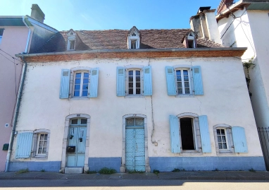 Townhouse in thermal spa town with 3 bedrooms for sale for 149,000&euro; in Pyrénées-Atlantiques, Aquitaine