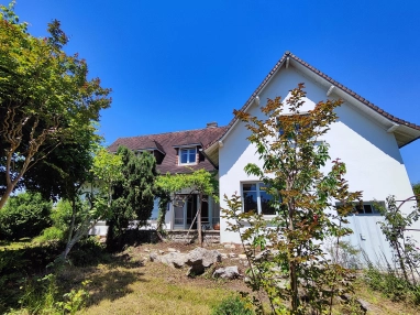 House with seven bedrooms and garden, in walking distance to picturesque town centre for sale for 263,750&euro; in Pyrénées-Atlantiques, Aquitaine