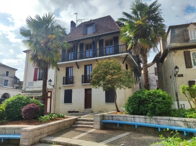 Beautiful townhouse with balconies for sale for 262,500&euro; in Pyrénées-Atlantiques, Aquitaine