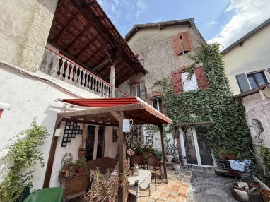 Charming 7-Bedroom Character House with commercial unit for sale for 263,750&euro; in Pyrénées-Atlantiques, Aquitaine