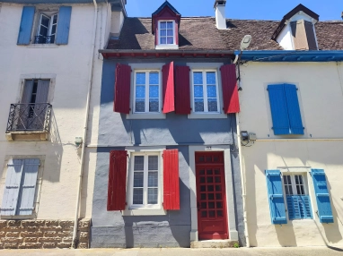 1900s townhouse fully renovated for sale for 210,000&euro; in Pyrénées-Atlantiques, Aquitaine