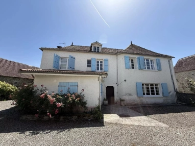 18th Century village house with pool and garden for sale for 389,000&euro; in Pyrénées-Atlantiques, Aquitaine