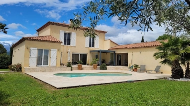 Superb Spacious Bastide-Style Villa Offering 195 M2 Of Living Space On 1000 M2 Of Land With Uninterrupted Views. for sale for 599,000&euro; in Hérault, Languedoc-Roussillon