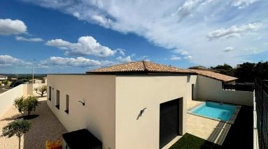 Elegant New Build Single-Storey Villa With 3 Bedrooms And Garage On An Enclosed Plot Of 413 M2 With Pool. Peaceful Setting With Views for sale for 405,000&euro; in Hérault, Languedoc-Roussillon