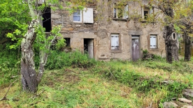 Pretty Small Stone House To Renovate With A Potential Of 80 M2 Of Living Space And 2 Gardens. for sale for 59,000&euro; in Hérault, Languedoc-Roussillon