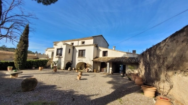Beautiful And Spacious Former Winegrowing Property With 243 M2 Of Living Space On 1064 M2 Of Land In A Charming And Peaceful Hamlet. for sale for 455,800&euro; in Hérault, Languedoc-Roussillon