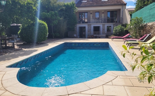 A Charming, Characterful Village House, Fully Renovated, Offering 250 M2 Of Living Space And A Lovely Garden With A Swimming Pool. for sale for 477,000&euro; in Hérault, Languedoc-Roussillon
