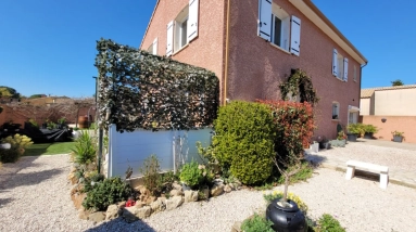 Impeccable Villa With 168 M2 Of Living Space, Including Independent Studio And Office (Former Beauty Lounge Business), On 514 M2 Of Land With Swimming Pool. for sale for 449,400&euro; in Hérault, Languedoc-Roussillon
