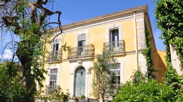 Beautiful Bourgeoise House, Entirely Renovated With Taste, Offering 7 Bedrooms, 7 Bathrooms And Annexes On A 870 M2 Plot With Pool. for sale for 729,000&euro; in Hérault, Languedoc-Roussillon