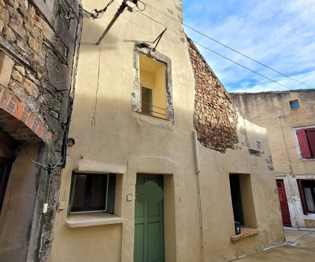 Charming Atypical Village House With 95 M2 Of Living Space, 3 Bedrooms And A 28 M2 Terrace for sale for 119,900&euro; in Hérault, Languedoc-Roussillon